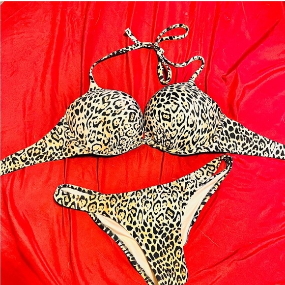 NWOT Victoria’s Secret leopard bikini add 2 cup 38c push up/Lg bottom - Picture 2 of 8